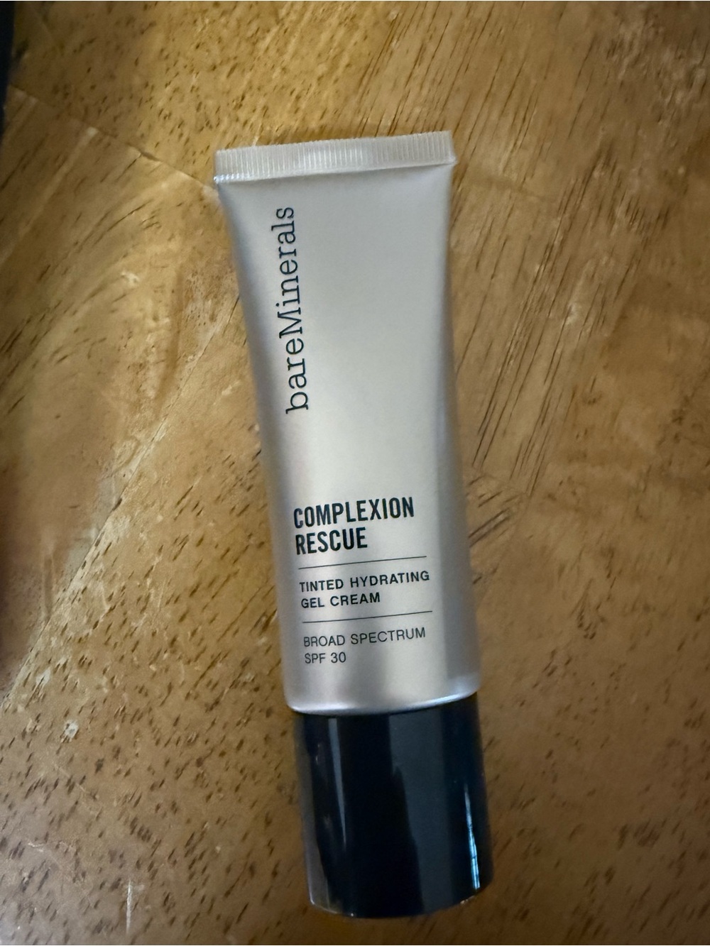 Tinted moisturizer in Natural 05 sealed in box - Picture 2 of 4